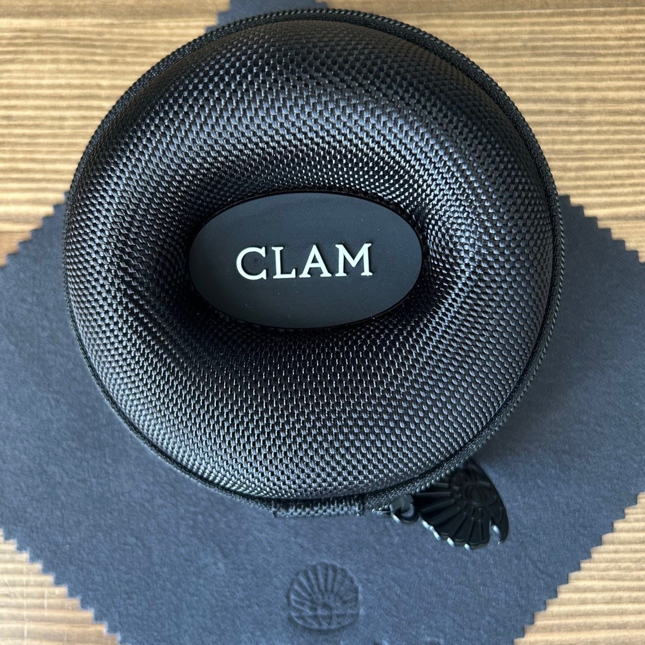 Clam Single Watch Travel Case - Jet Black - Image 2