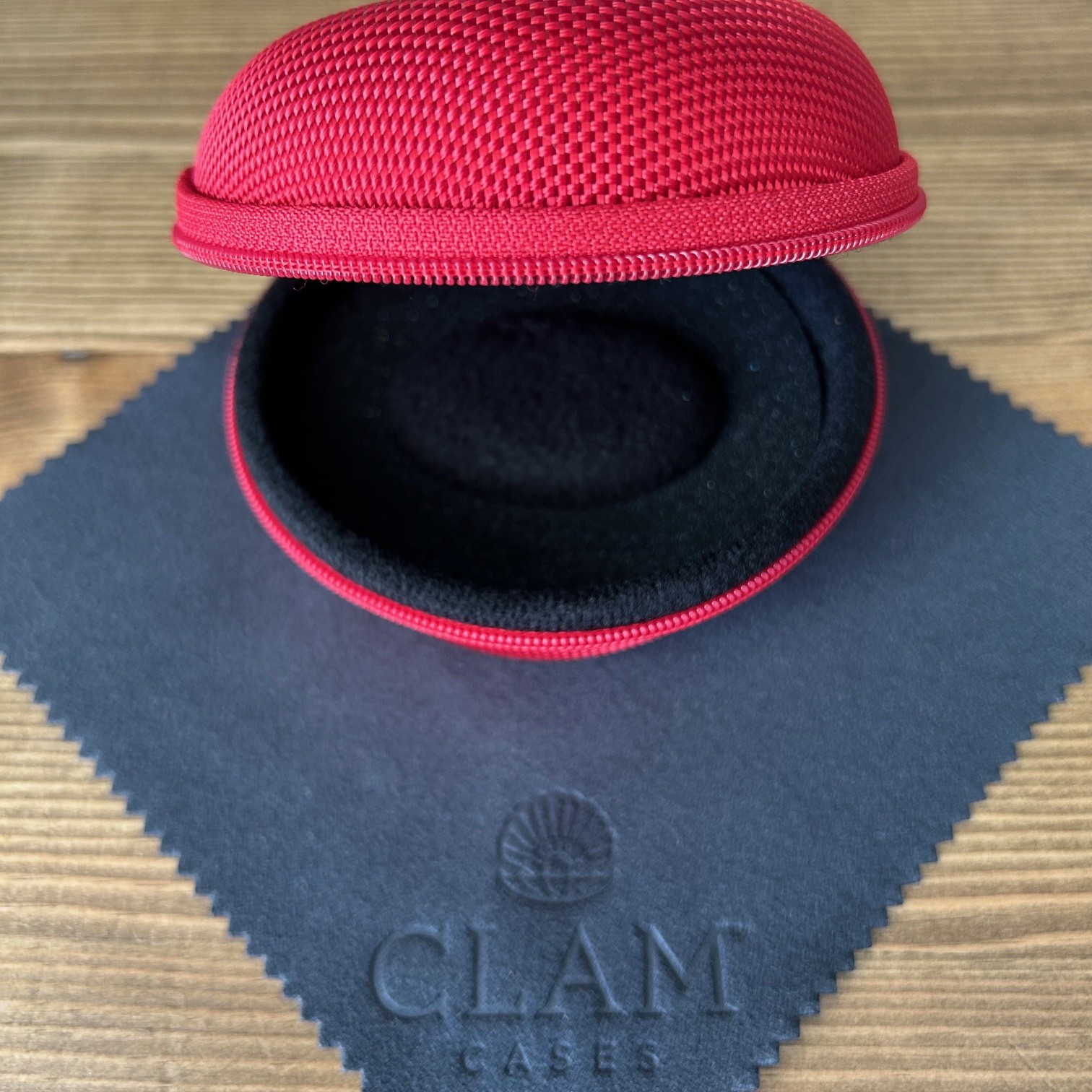 Clam Single Watch Travel Case - Pepsi Red - Image 3
