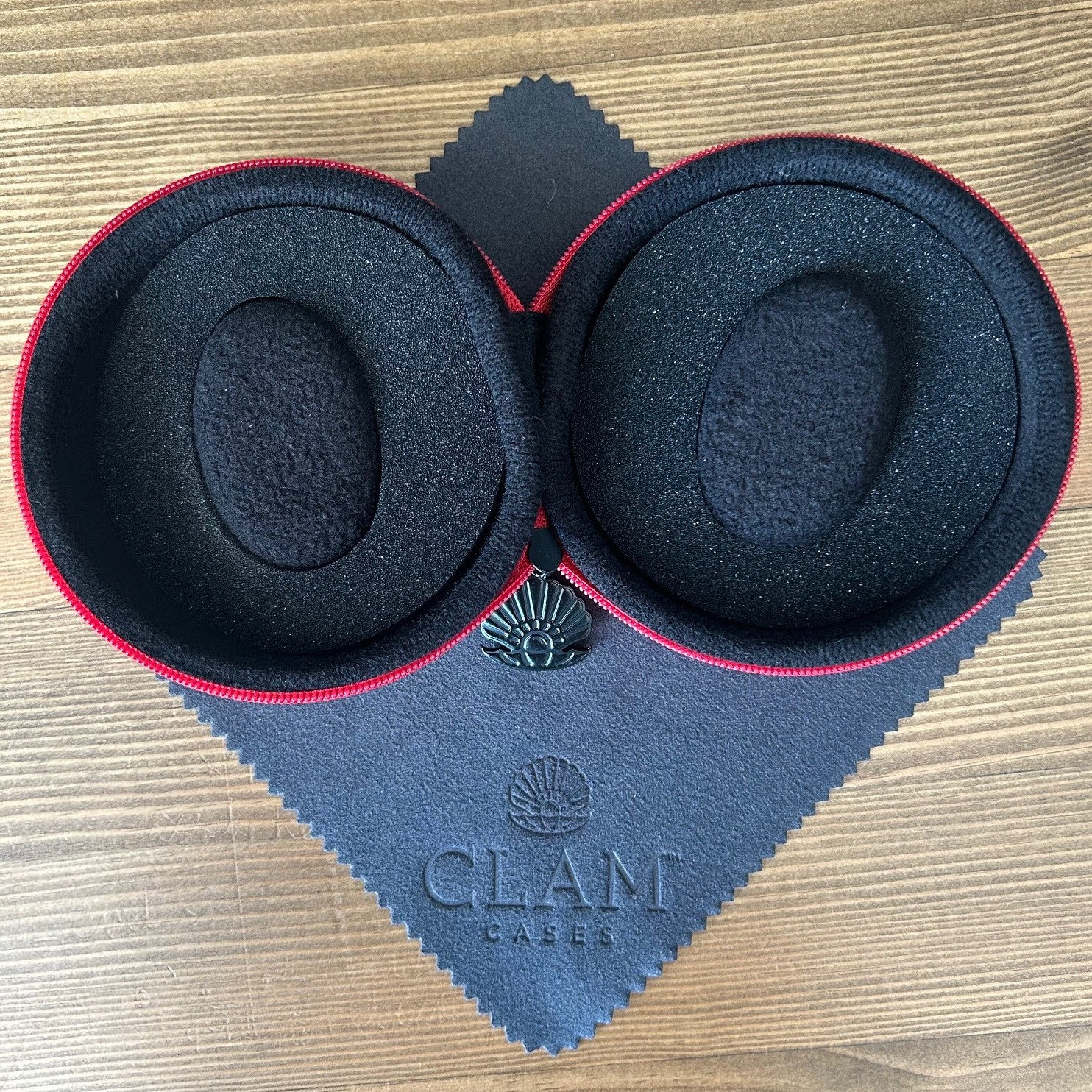 Clam Single Watch Travel Case - Pepsi Red - Image 4