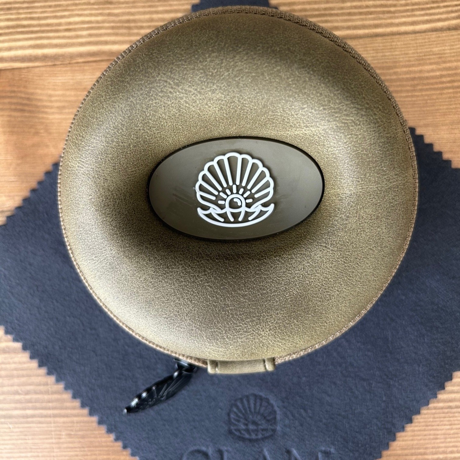 Clam Single Watch Travel Case - Olive Green