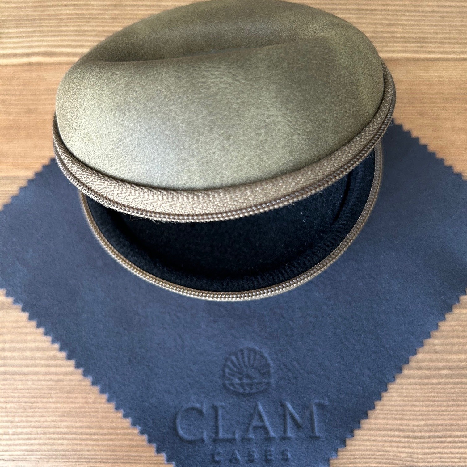 Clam Single Watch Travel Case - Olive Green - Image 3