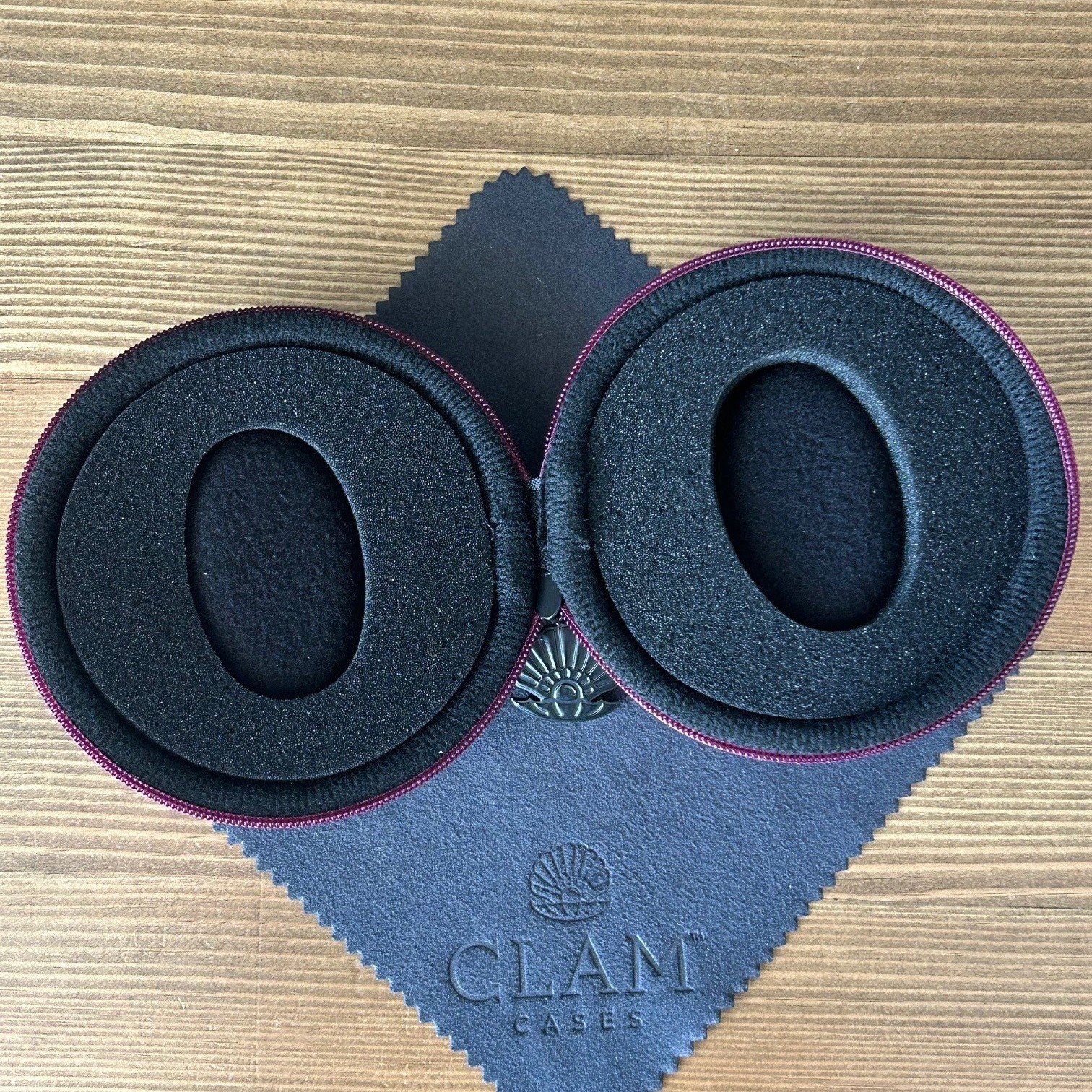 Clam Single Watch Travel Case - Sangria Red - Image 4