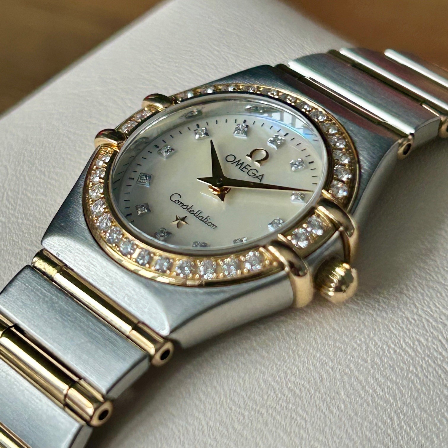 Ladies 18ct Gold & Steel Omega Constellation Quartz 22.5mm - Full Set - Image 9