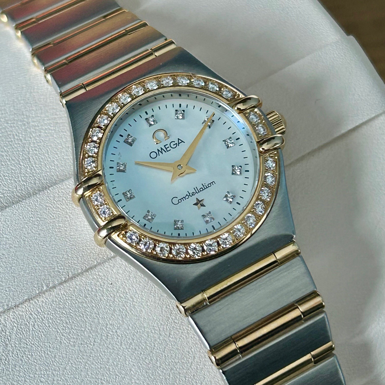 Ladies 18ct Gold & Steel Omega Constellation Quartz 22.5mm - Full Set - Image 4