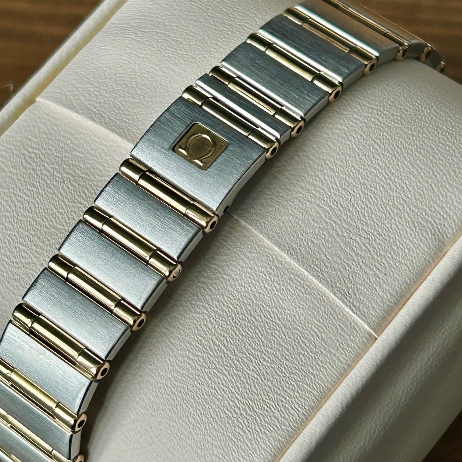 Ladies 18ct Gold & Steel Omega Constellation Quartz 22.5mm - Full Set - Image 7