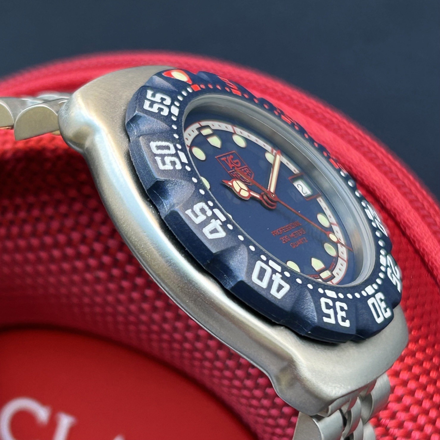 1980's TAG Heuer Formula 1 Professional Quartz Midsize Watch 370.513 - Image 5