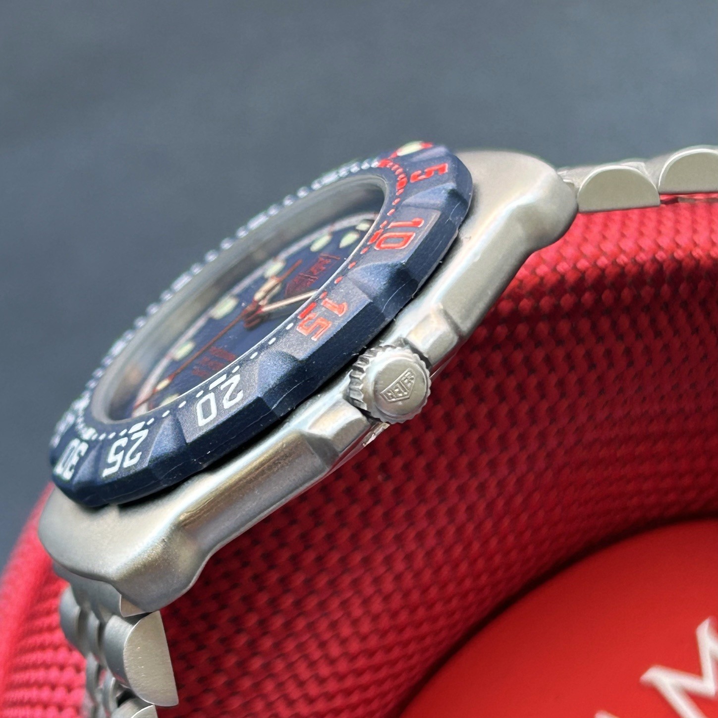 1980's TAG Heuer Formula 1 Professional Quartz Midsize Watch 370.513 - Image 6