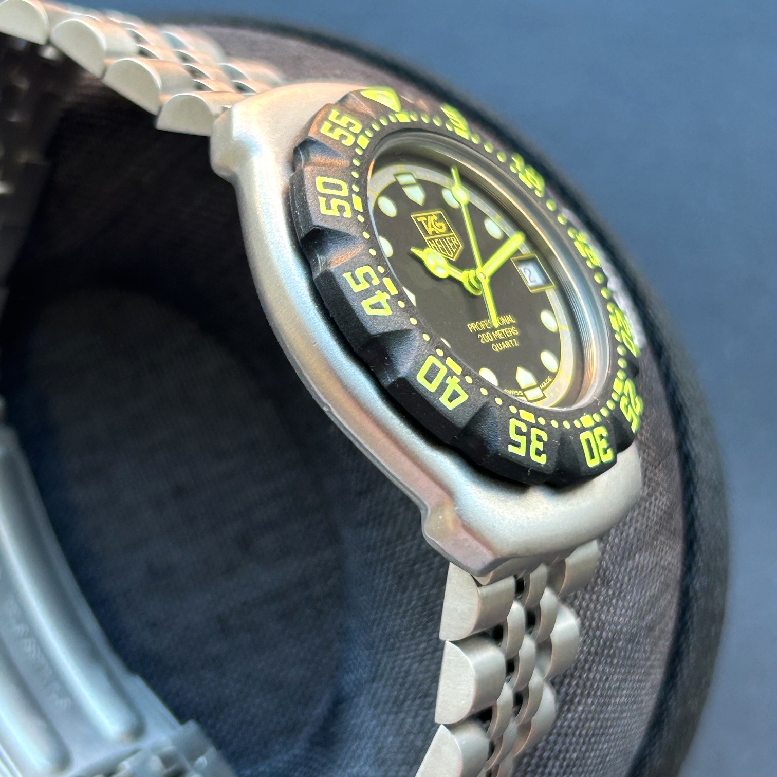 1990's TAG Heuer Formula 1 Professional Quartz Midsize Watch WA1216 - Image 3
