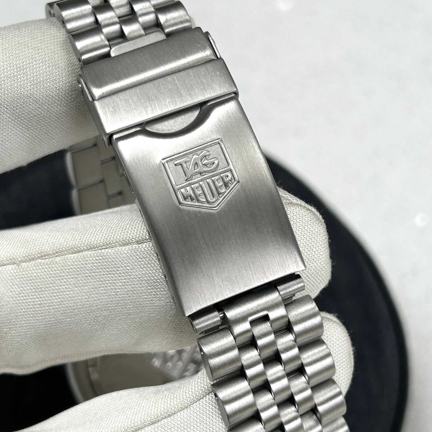 1990's TAG Heuer Formula 1 Professional Quartz Midsize Watch WA1211 - Image 5