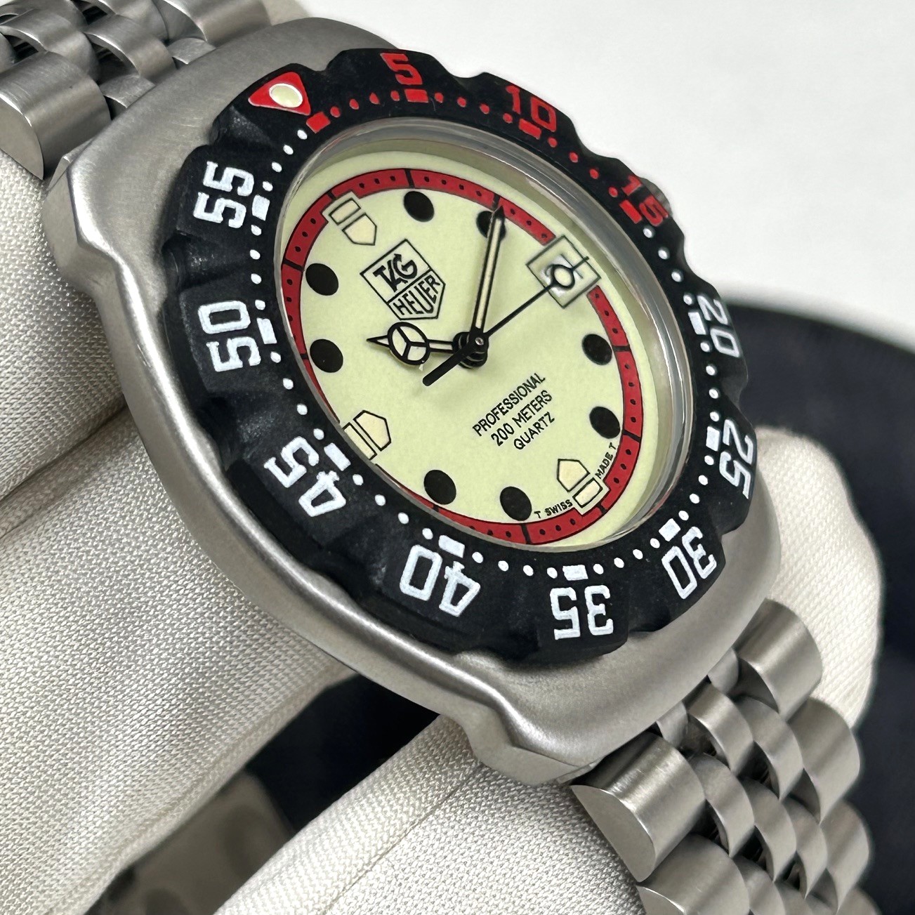 1990's TAG Heuer Formula 1 Professional Quartz Midsize Watch WA1211 - Image 3