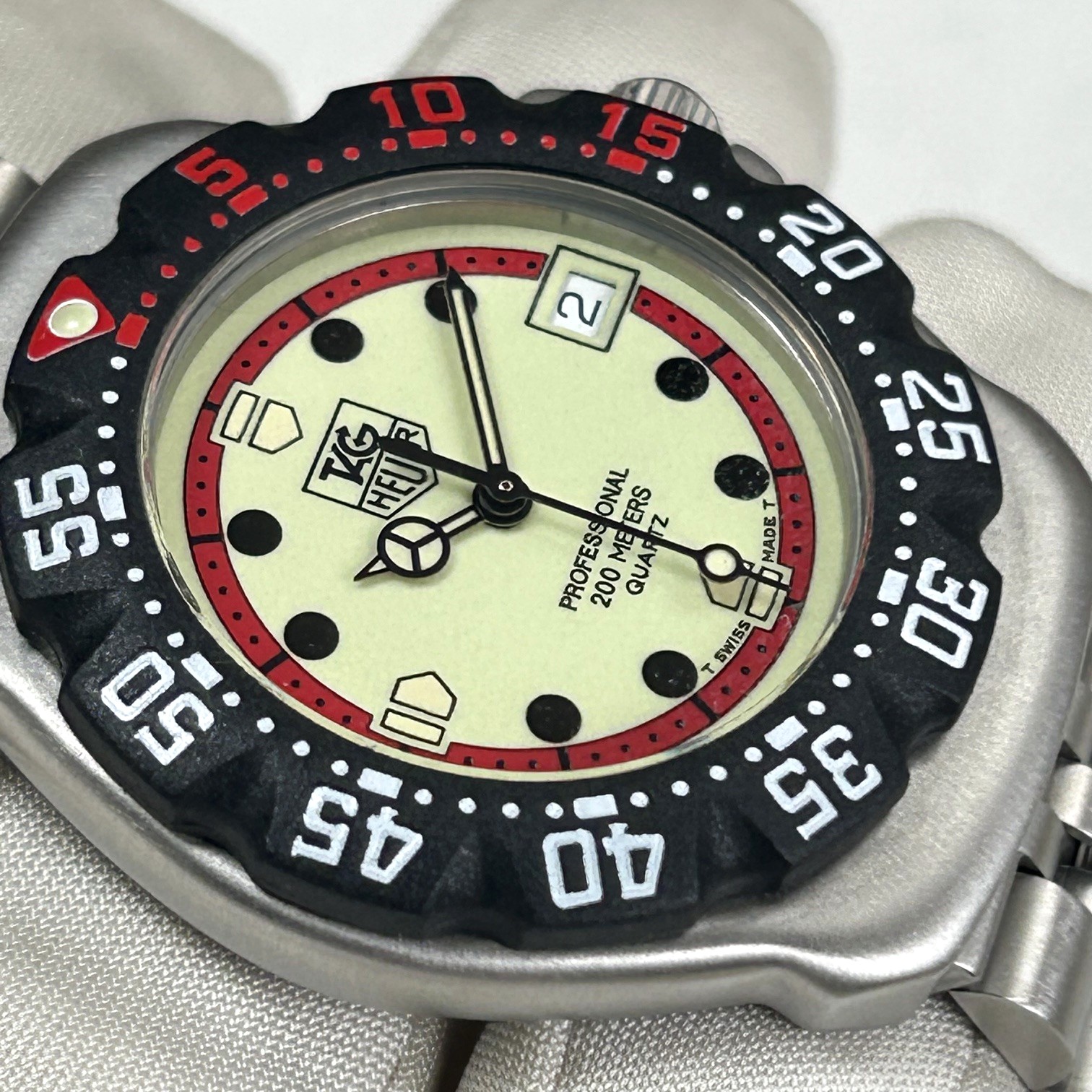 1990's TAG Heuer Formula 1 Professional Quartz Midsize Watch WA1211 - Image 9