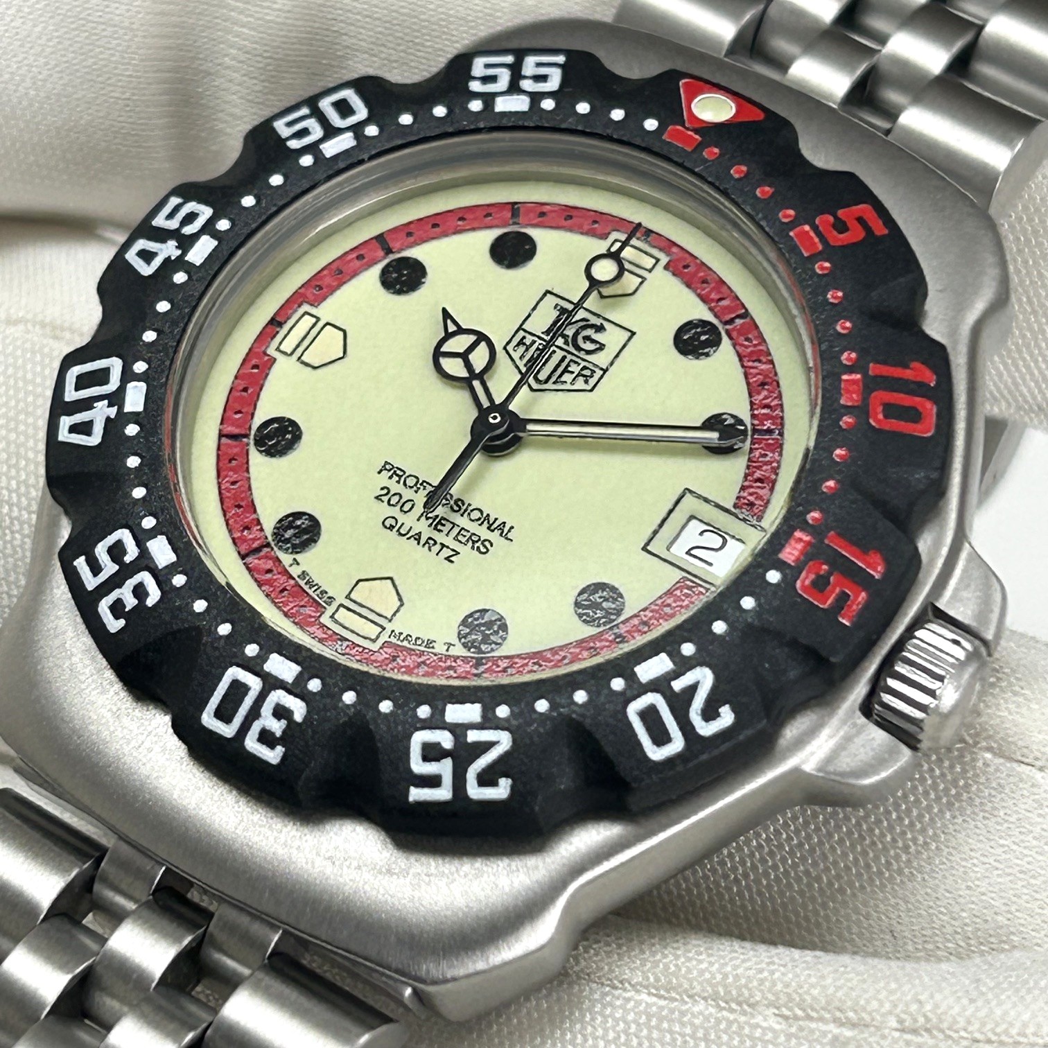 1990's TAG Heuer Formula 1 Professional Quartz Midsize Watch WA1211 - Image 2